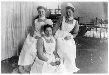 Photo of group of nurses c1895